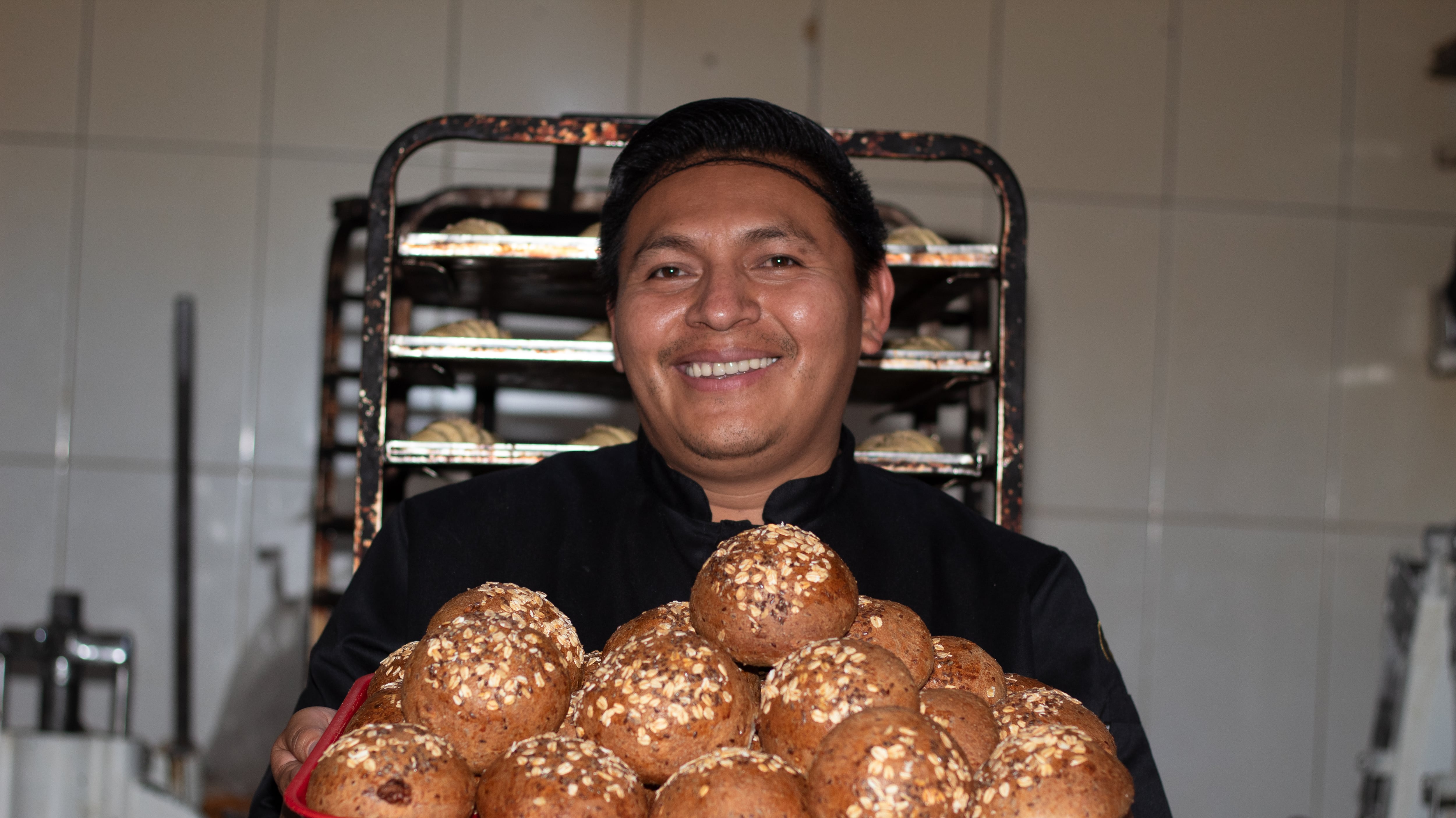Luis Sáenz lidera la Panadería "Ecuacenteno"