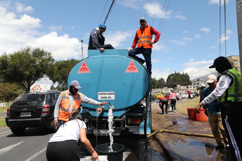 Servicio de agua potable en Quito.