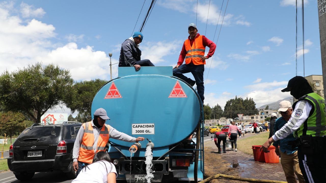 Servicio de agua potable en Quito.
