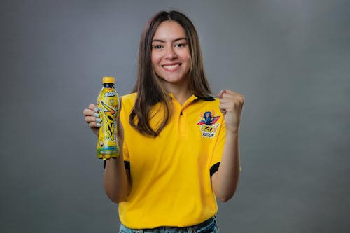 220V Pasión enciende la emoción futbolera con arte ecuatoriano y sabor maracuyá
