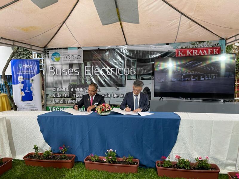 Taiwán invierte en autobuses eléctricos en Ecuador.