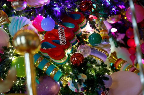 Presenta Billboard lista de canciones navideñas en español que deben estar en tu playlist