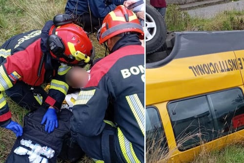 Furgoneta escolar se volcó en el sur de Quito: cinco personas resultaron afectadas
