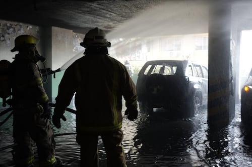 Actualización: Tres vehículos afectados tras incendio en el centro de Guayaquil