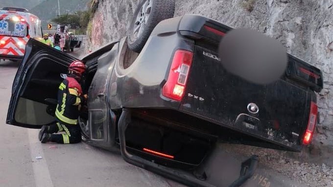 Una persona resultó herida tras siniestro de tránsito en la vía a Guayllabamba - Fuente: Bomberos Quito