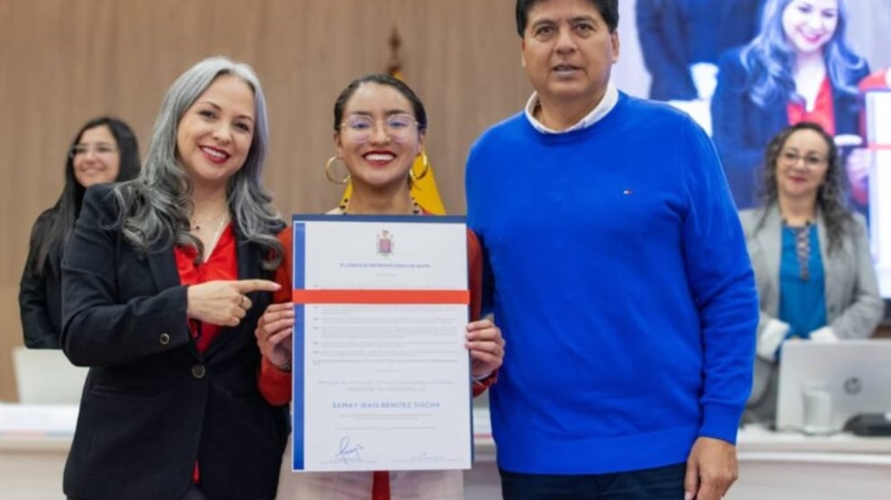 Samay Benítez recibe la Mención de Honor Marieta de Veintimilla en Quito