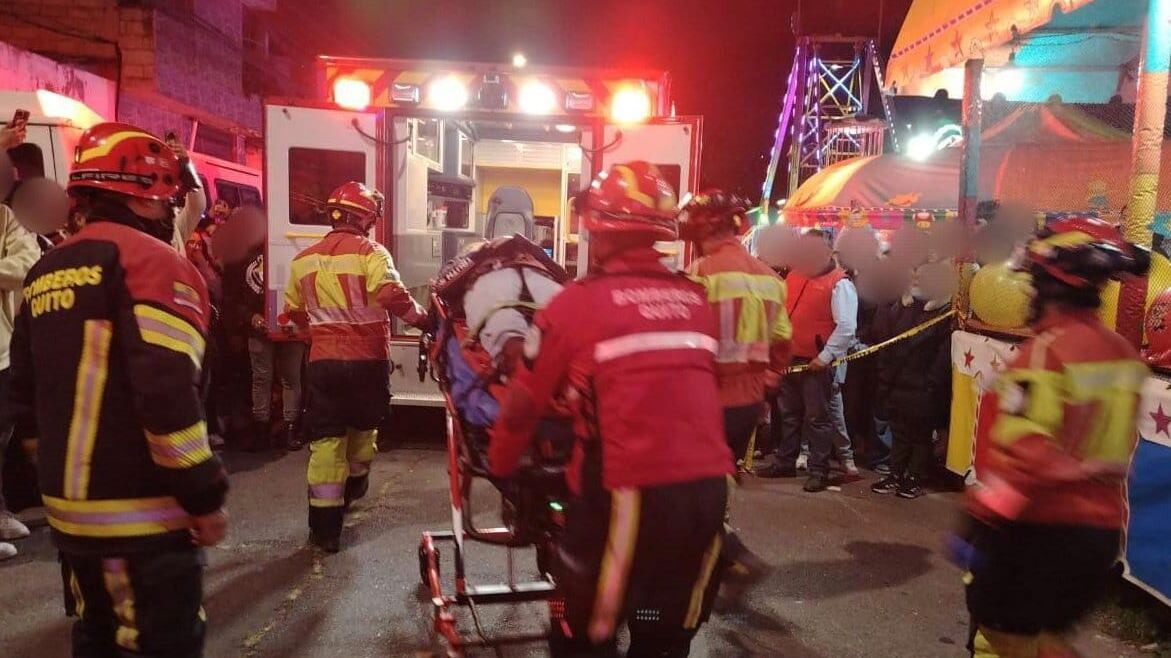El estado de salud de las jóvenes que salieron expulsadas de un juego mecánico en La Vicentina, Quito