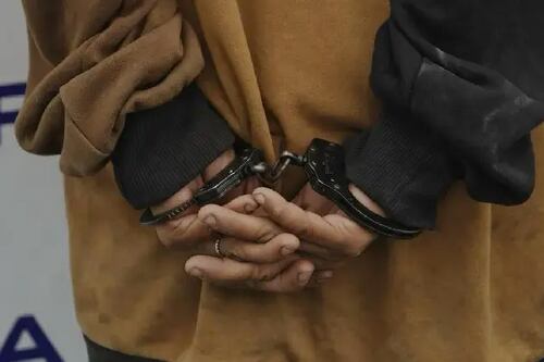 La agregó en Facebook, llegó a su casa y la drogó: así abusó menor de una adolescente