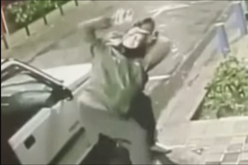 Graban violento asalto a extranjera en La Mariscal, centro de Quito