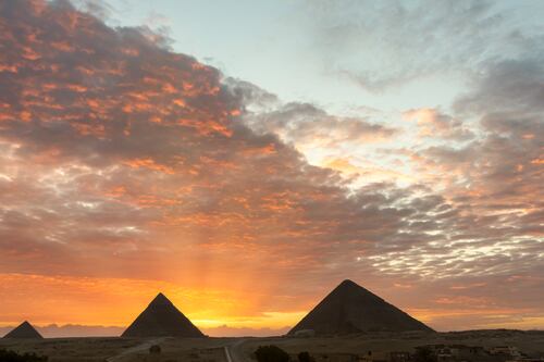 Descubren estructuras subterráneas debajo de las pirámides de Egipto