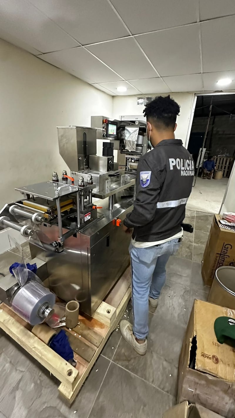 Desarticulan red que fabricaba medicamentos ilegales en Guayaquil. Foto: Policía Nacional