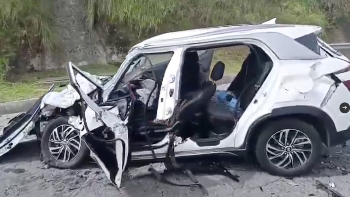 Vehículo afectado por choque en la Ruta Viva.