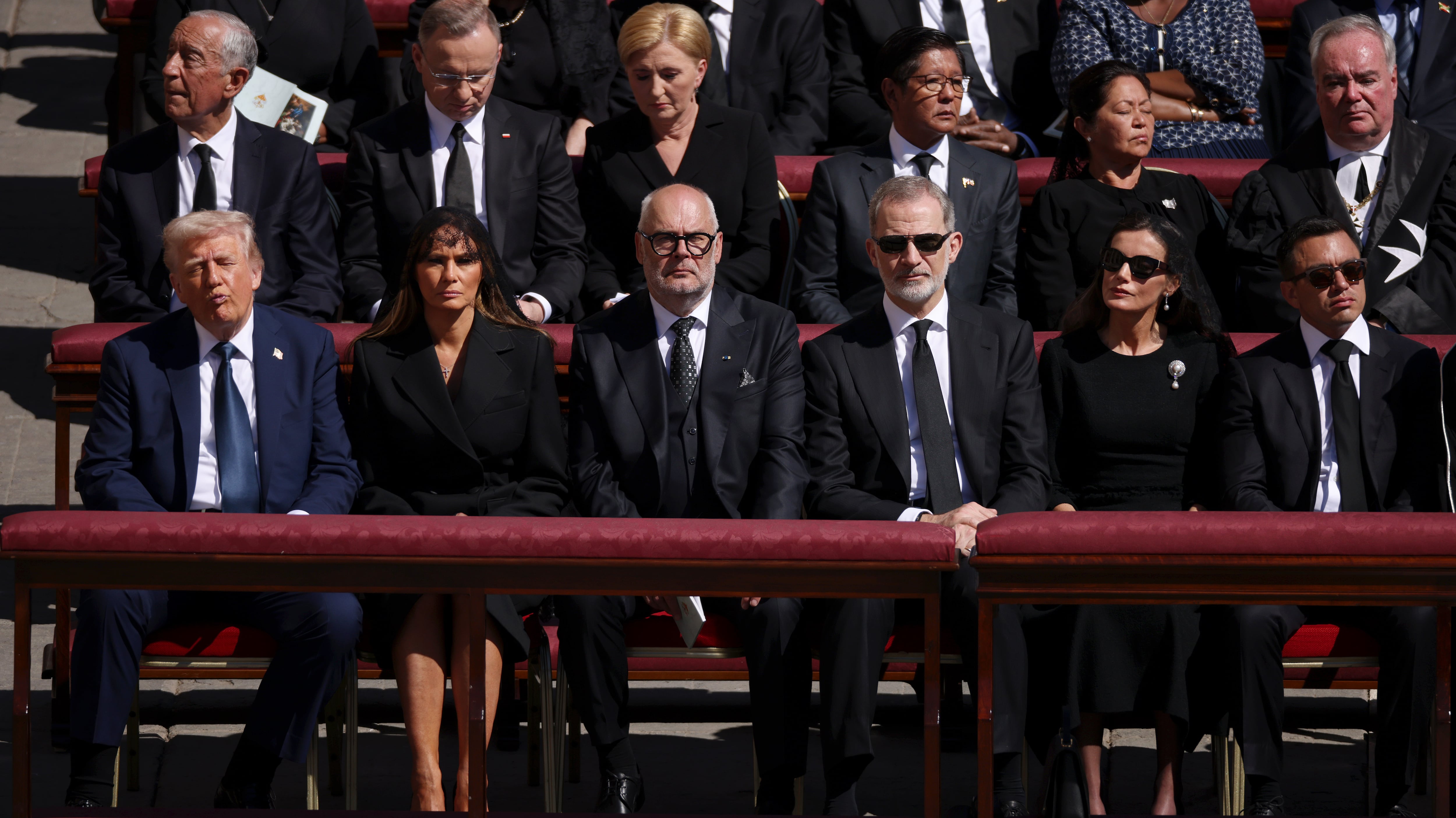 Daniel Noboa en primera fila durante la despedida del Papa Francisco en el Vaticano