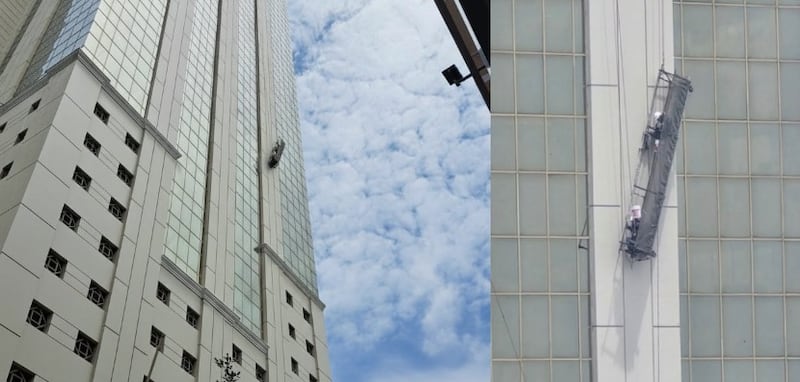 Bomberos de Guayaquil rescatan a dos obreros que quedaron colgando de un andamio en La Previsora.
