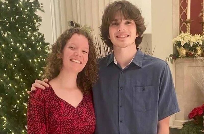 Luke Reimer y Mary Mich, universitarios encontrados sin vida en un vehículo dentro de su campus.