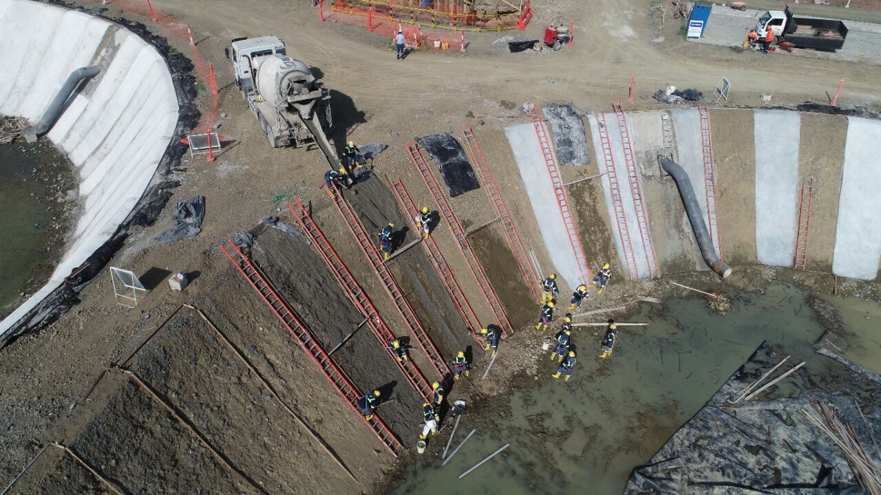 Construcción de la Planta de Tratamiento de Aguas Residuales Mi Lote.