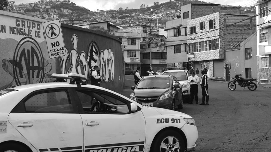 Identifican a hombre hallado maniatado en vehículo en Quito: era un expolicía