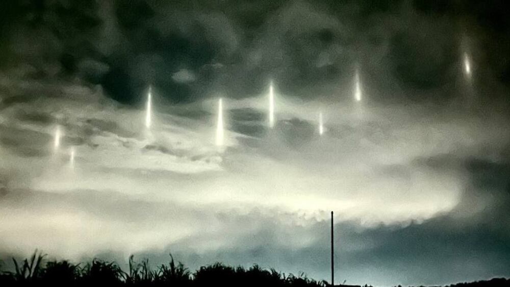 Nueve pilares en el cielo de Japón