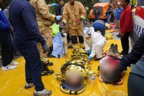11 fallecidos tras caída de bus a un abismo en la vía Cuenca–Molleturo