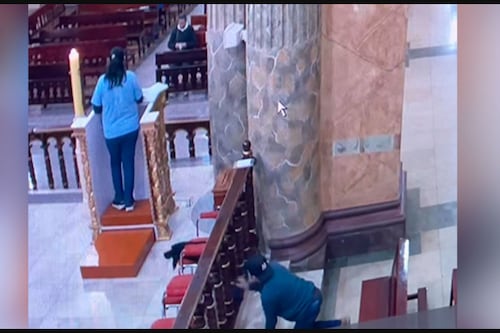 VIDEO: Ladrón roba iglesia en Sangolquí y antes de huir se persigna