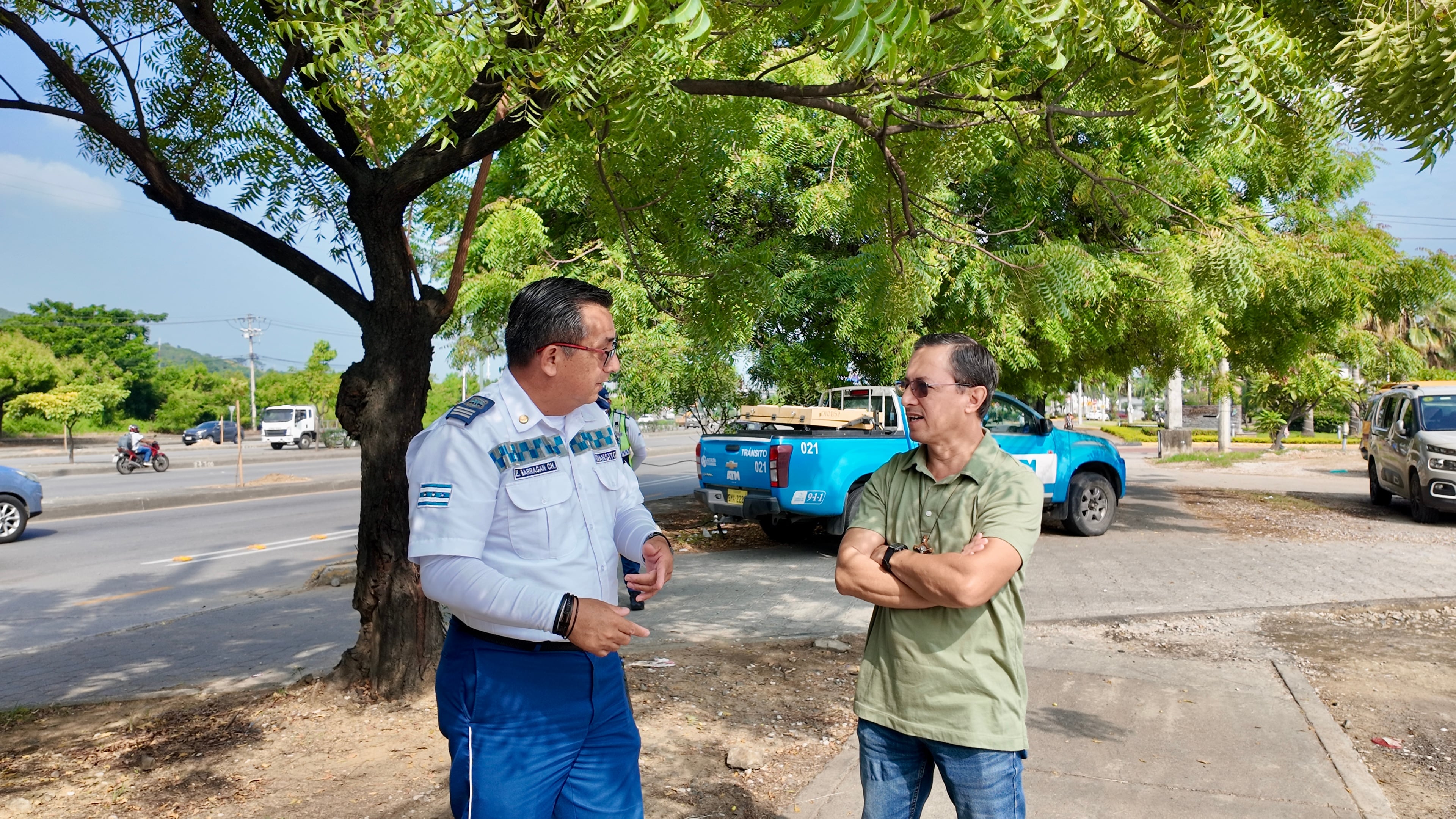 A partir de ahora, el ingreso seguro a Mucho Lote 2 se realiza a través de este nuevo paso en el parterre lateral, ubicado 300 metros antes del Comisariato en sentido Terminal-Pascuales.