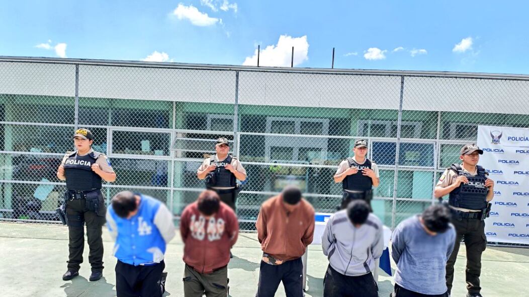 Recuperan cinco vehículos robados y detienen a cinco personas en el norte de Quito