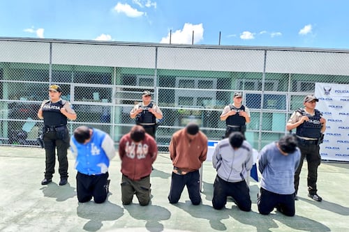 Recuperan cinco vehículos robados y detienen a cinco personas en el norte de Quito