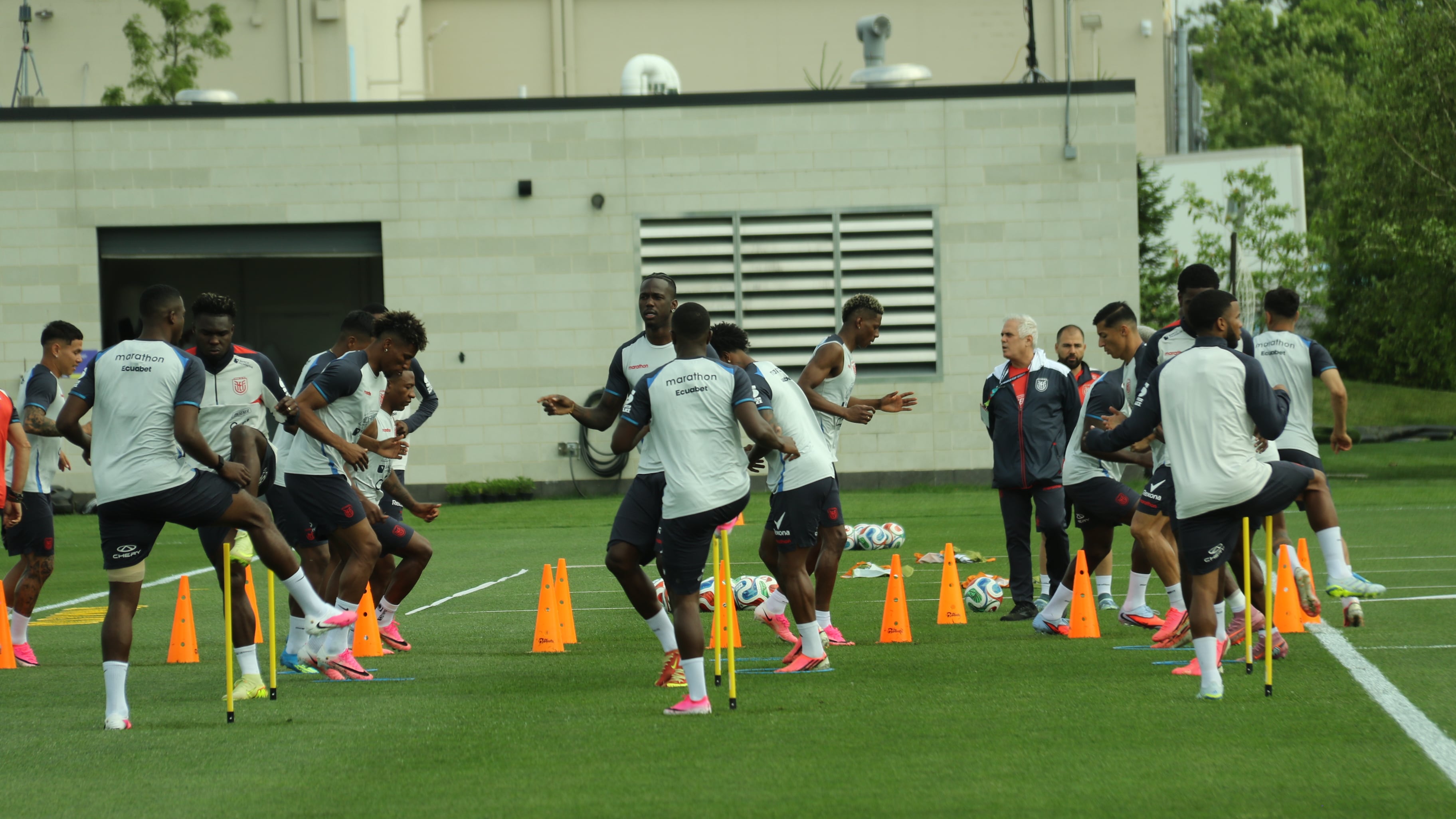 La Tricolor intensifica los entrenamientos con miras a su partido ante Curazao en el que tiene que ganar para disputar su clasificación en la fecha 3 frente a Alemania.