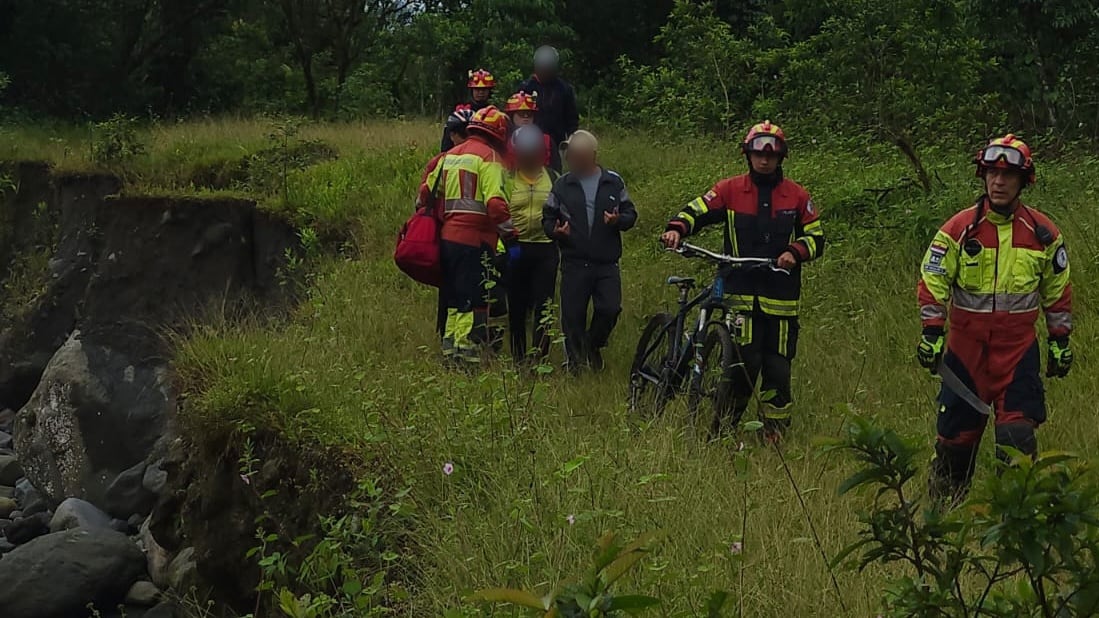 Seis personas extraviadas fueron localizadas tras operativo de rescate entre Lloa y Mindo
