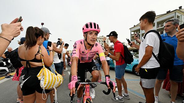 Richard Carapaz gana su primera etapa en el Tour de Francia