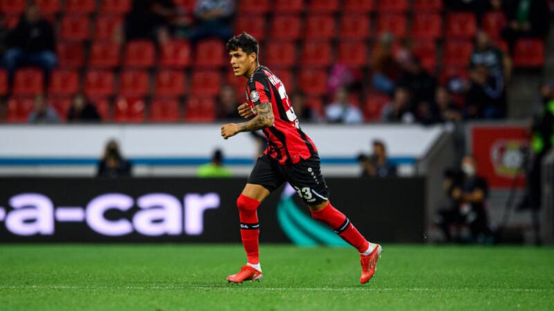 Piero Hincapié con el Bayer Leverkusen 2022