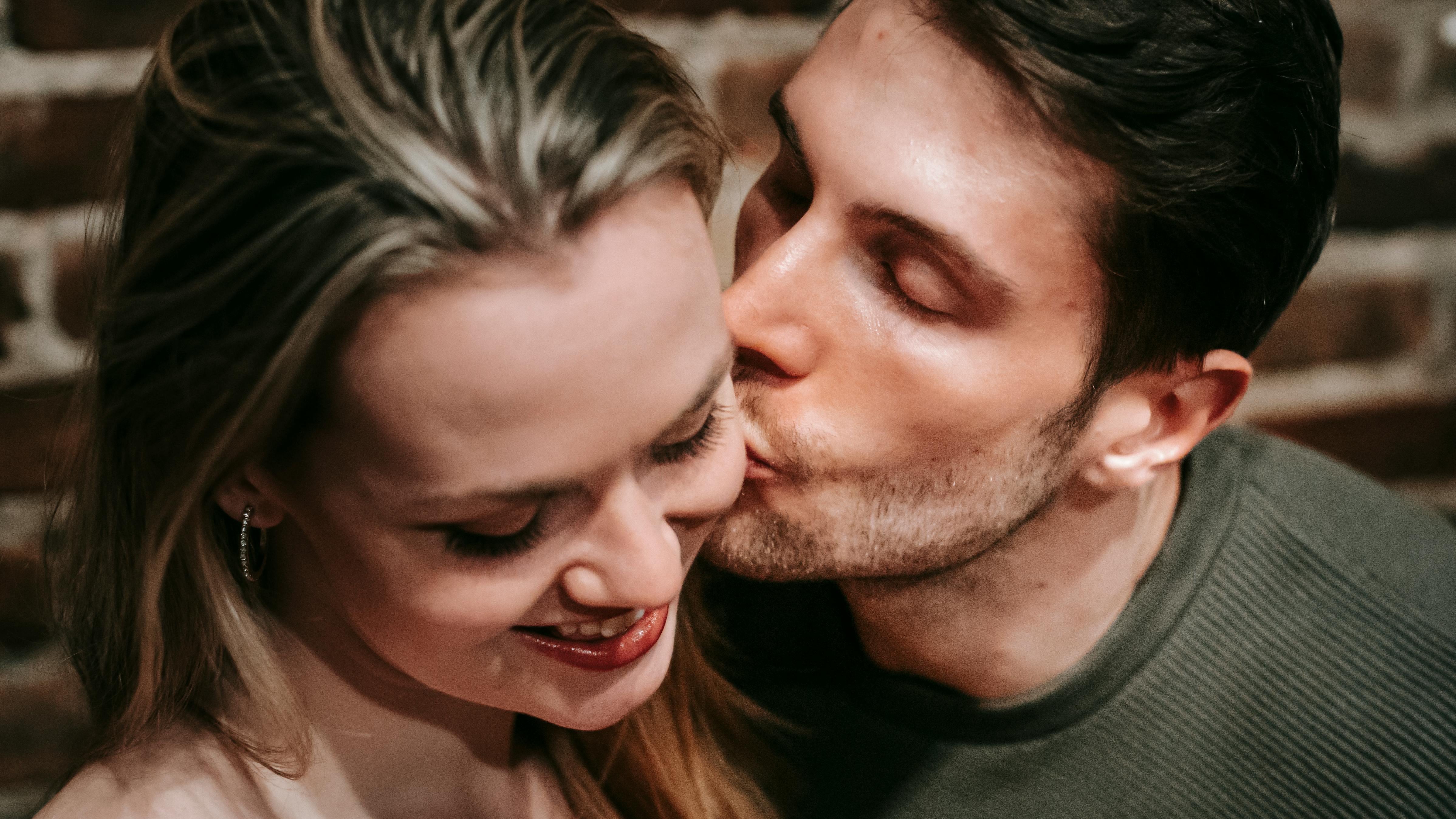 El 48% de quienes tuvieron una relación amorosa en el trabajo la mantuvo en secreto.