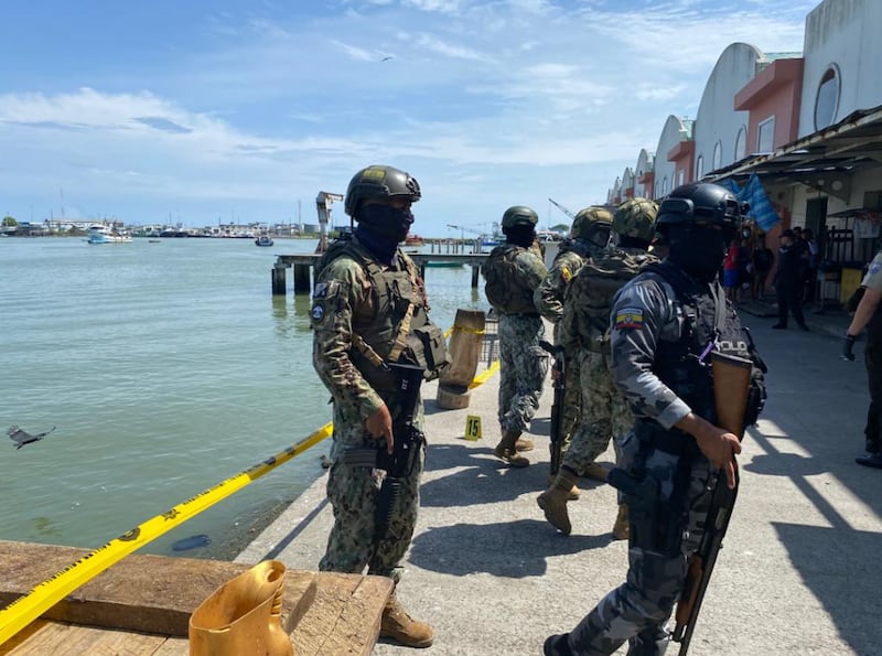 Intensifican operaciones militares para localizar a los responsables de la balacera en el Puerto Pesquero de Esmeraldas