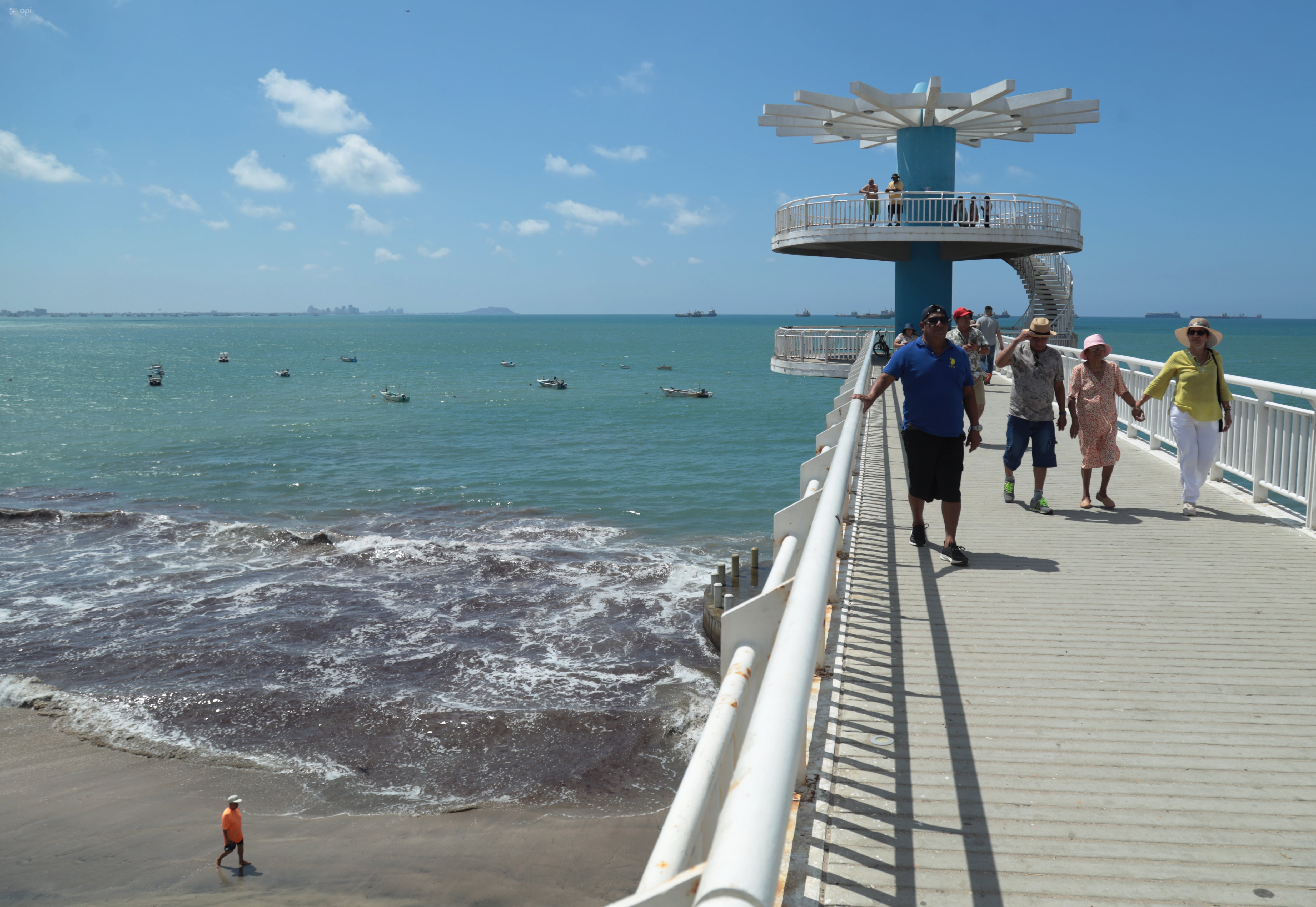 Gobierno ecuatoriano reduce IVA al turismo durante feriado de Año Nuevo 2026