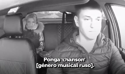 Pasajera en Rusia amenazó a un taxista con machete por la música del vehículo.