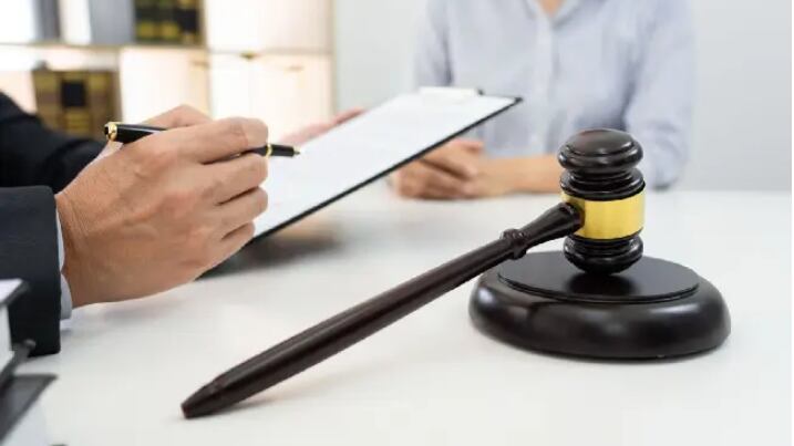 Padre condenado a 22 años de cárcel por violar a su hija de 6 años en Cuenca