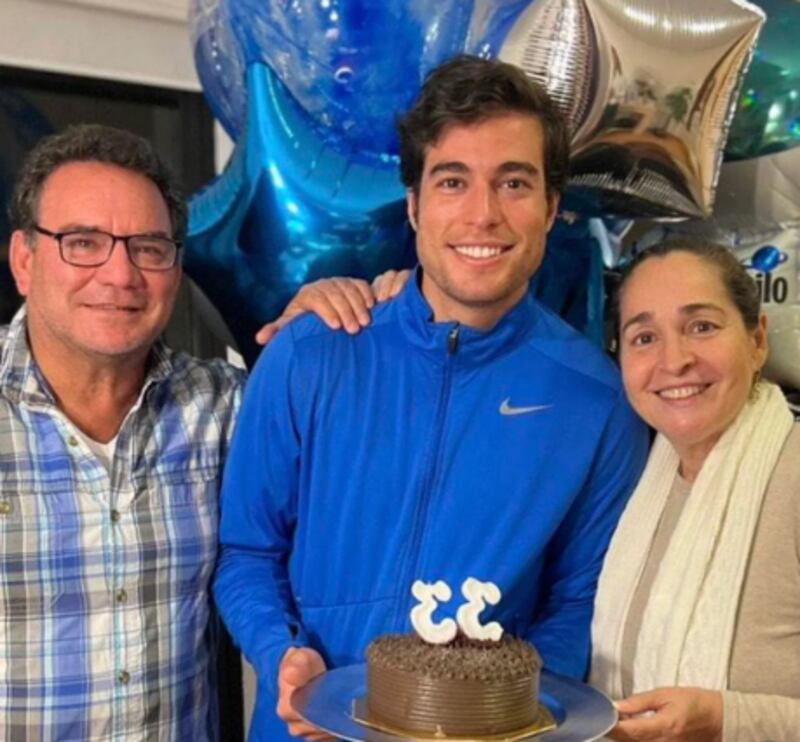 Danilo Carrera, junto a su familia