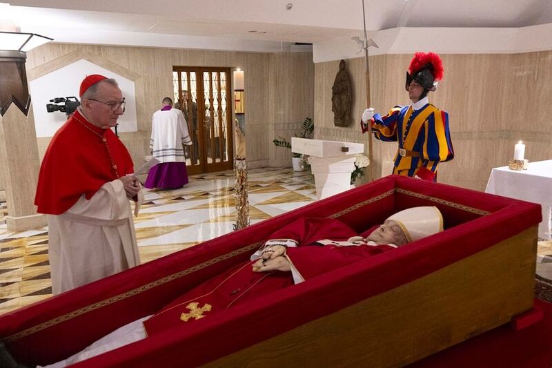 El Vaticano revela las primeras imágenes del Papa Francisco en su féretro: funeral será este sábado
