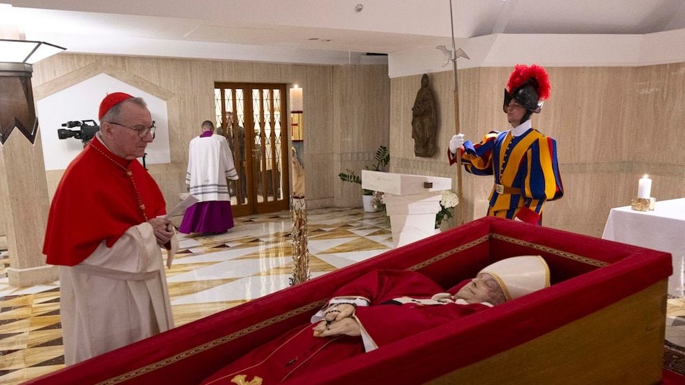 El Vaticano revela las primeras imágenes del Papa Francisco en su féretro: funeral será este sábado