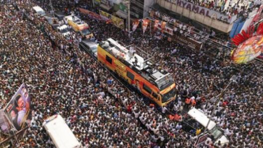 31 Fallecidos y 58 heridos en estampida humana durante campaña política en India - Fuente: Video de X