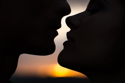 Besar reduce el estrés y fortalece el sistema inmune esto le pasa a tu cuerpo