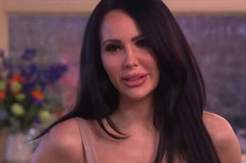 Se operó los glúteos y ahora evita sentarse por temor a que exploten