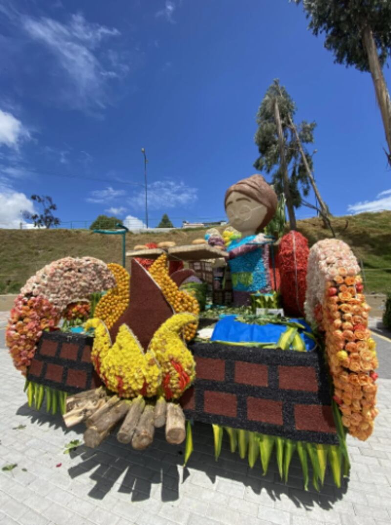 Ecuador: Alegorías del Carnaval de las frutas y flores en Ambato