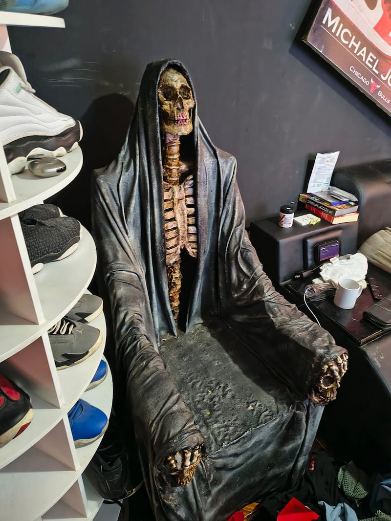 Hallan figuras de la ‘Santa Muerte’ en operativo que desarticuló banda vinculada a ‘Los Lobos’ en Quito. Foto: Policía Nacional
