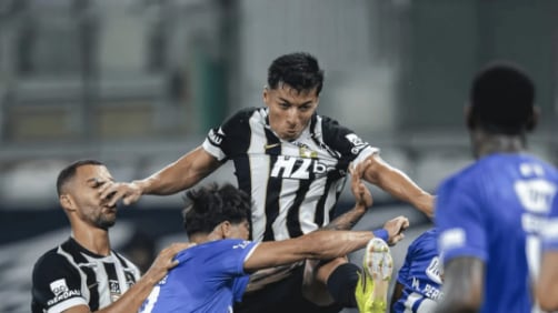 Patada de Alan Franco.