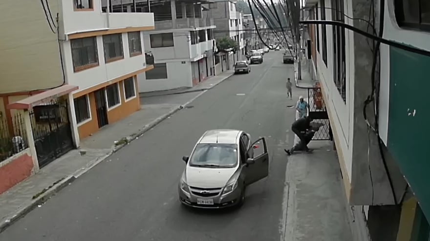 Hablan allegados de anciano que fue atropellado afuera de su casa en Quito.