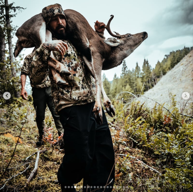 Chito Vera caza a un ciervo