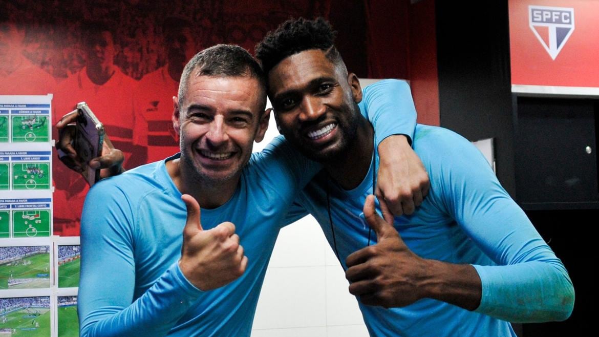 Alexander Domínguez y Adrián Gabbarini en Copa Sudamericana