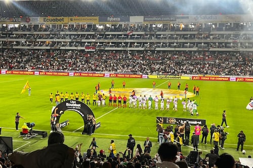 Liga de Quito recibió a Barcelona SC con un tifo provocador y un mensaje directo sobre la Libertadores
