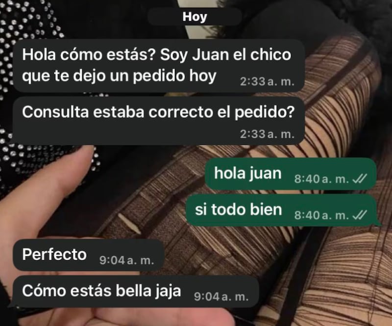 Joven hizo un pedido y el repartidor la sorprendió con un inesperado mensaje